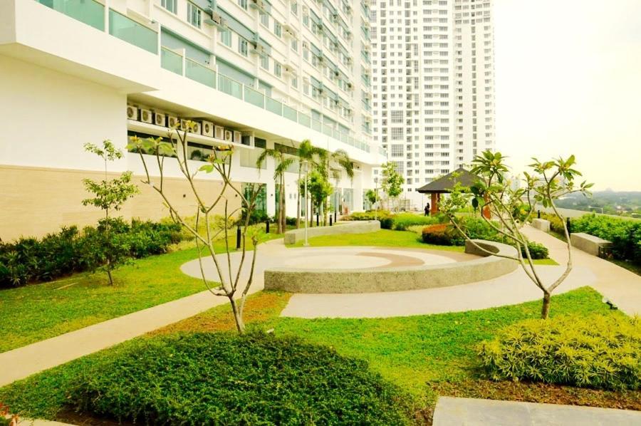 Affordable Makati Serviced Apartments Manila Exterior foto